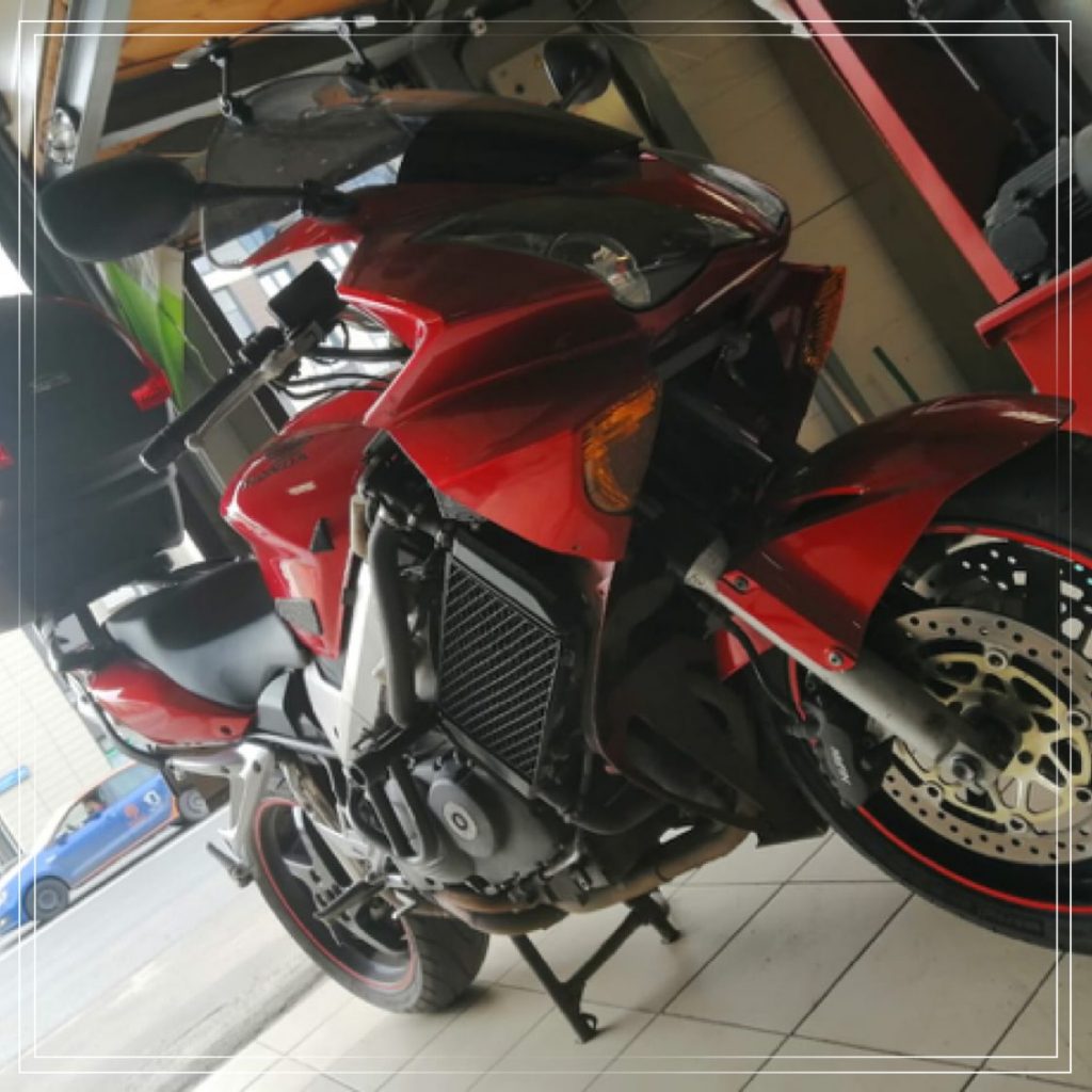 Замена шины мотоцикла Honda VFR, фото 1