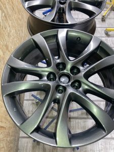 Покраска дисков Mazda R18 в графит