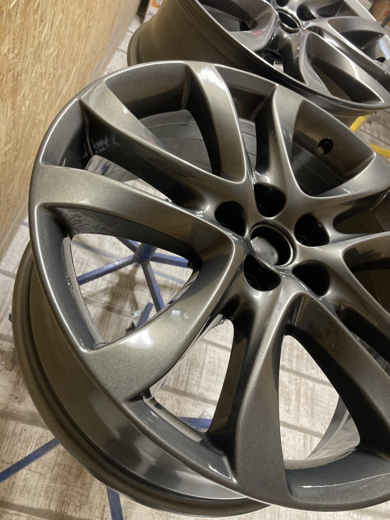 Покраска дисков Mazda R18 в графит